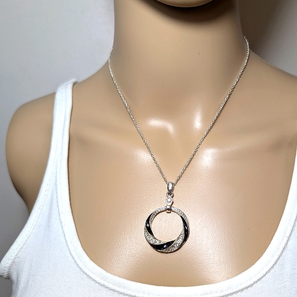 🌟3/$20🌟 GV9 Necklace - Picture 2 of 5